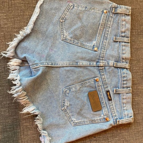Wrangler Women's Reworked Shorts - Size 28 - Picture 4 of 5